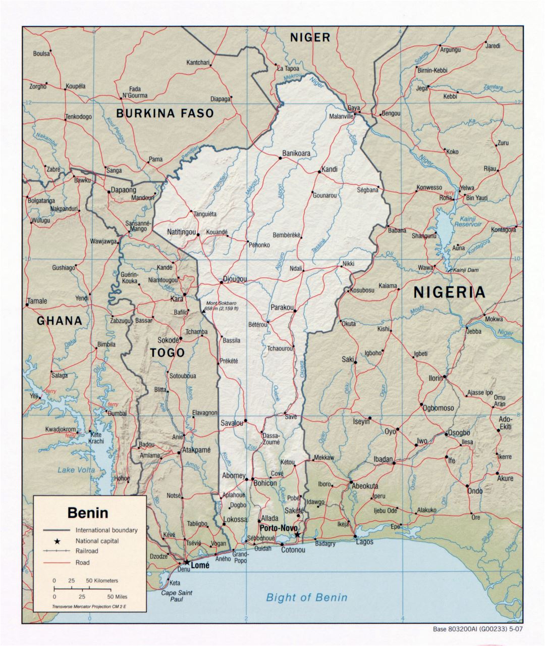 Крупномасштабная детальная политическая карта Бенина с рельефом, дорогами, железными дорогами и городами - 2007