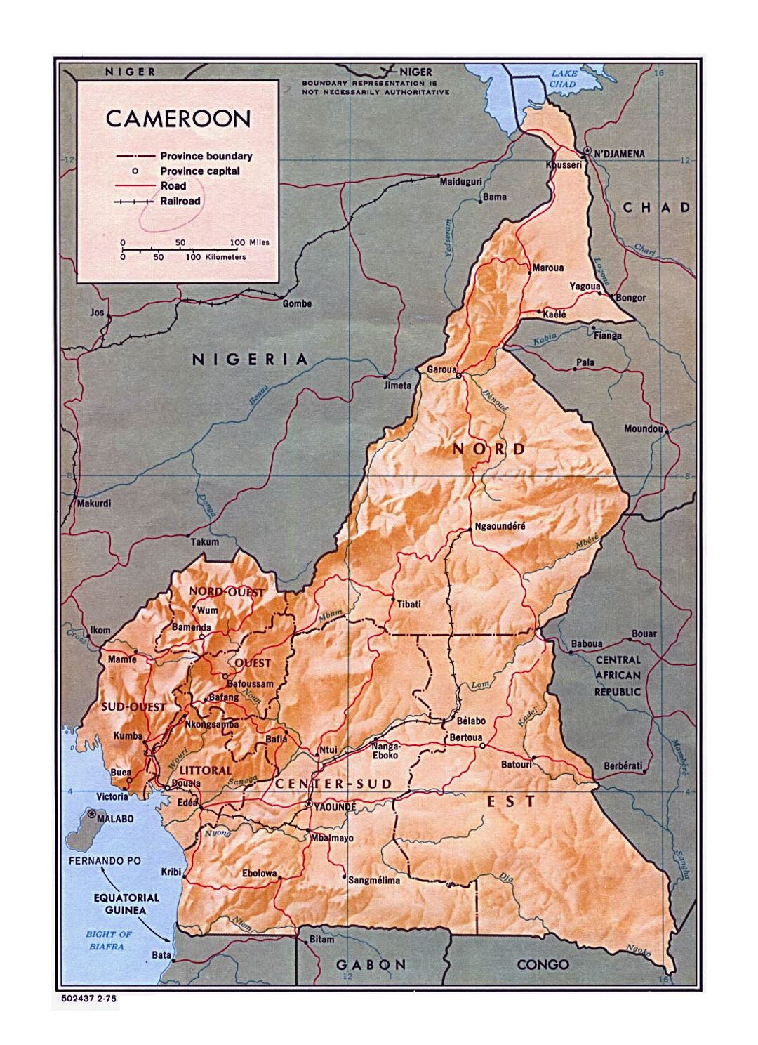 Детальная политическая и административная карта Камеруна с рельефом, дорогами, железными дорогами и крупными городами - 1975