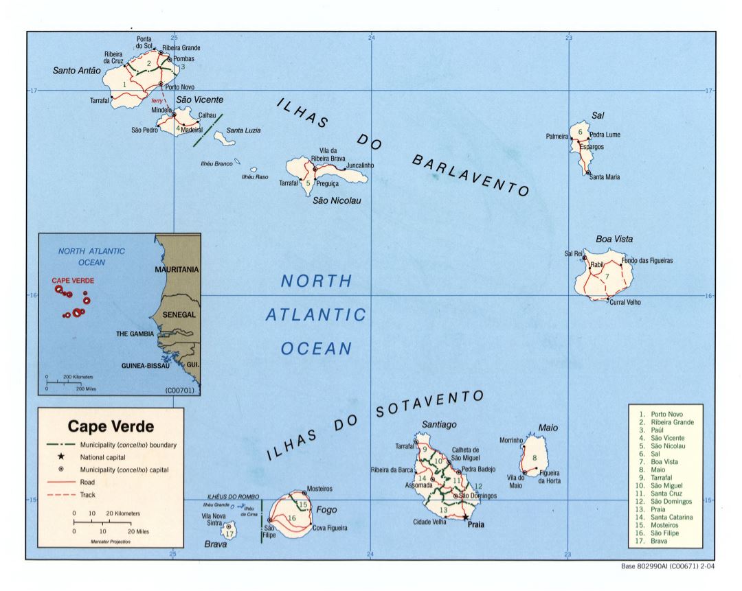 Крупномасштабная политическая и административная карта Кабо-Верде с дорогами и крупными городами - 2004