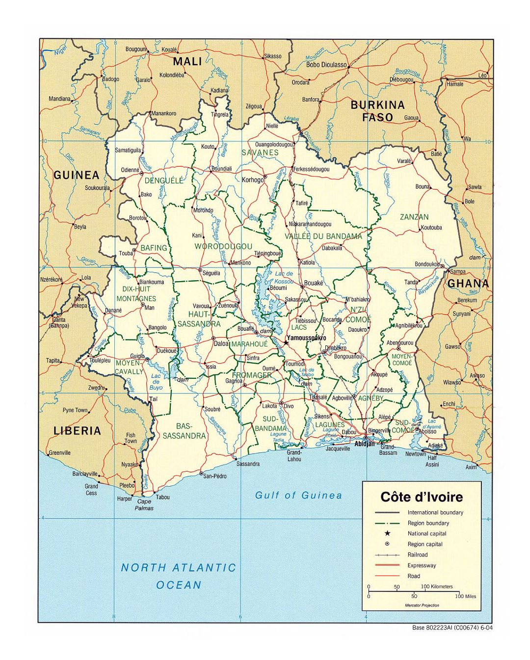 Детальная политическая и административная карта Кот-д'Ивуара с дорогами, железными дорогами и крупными городами - 2004
