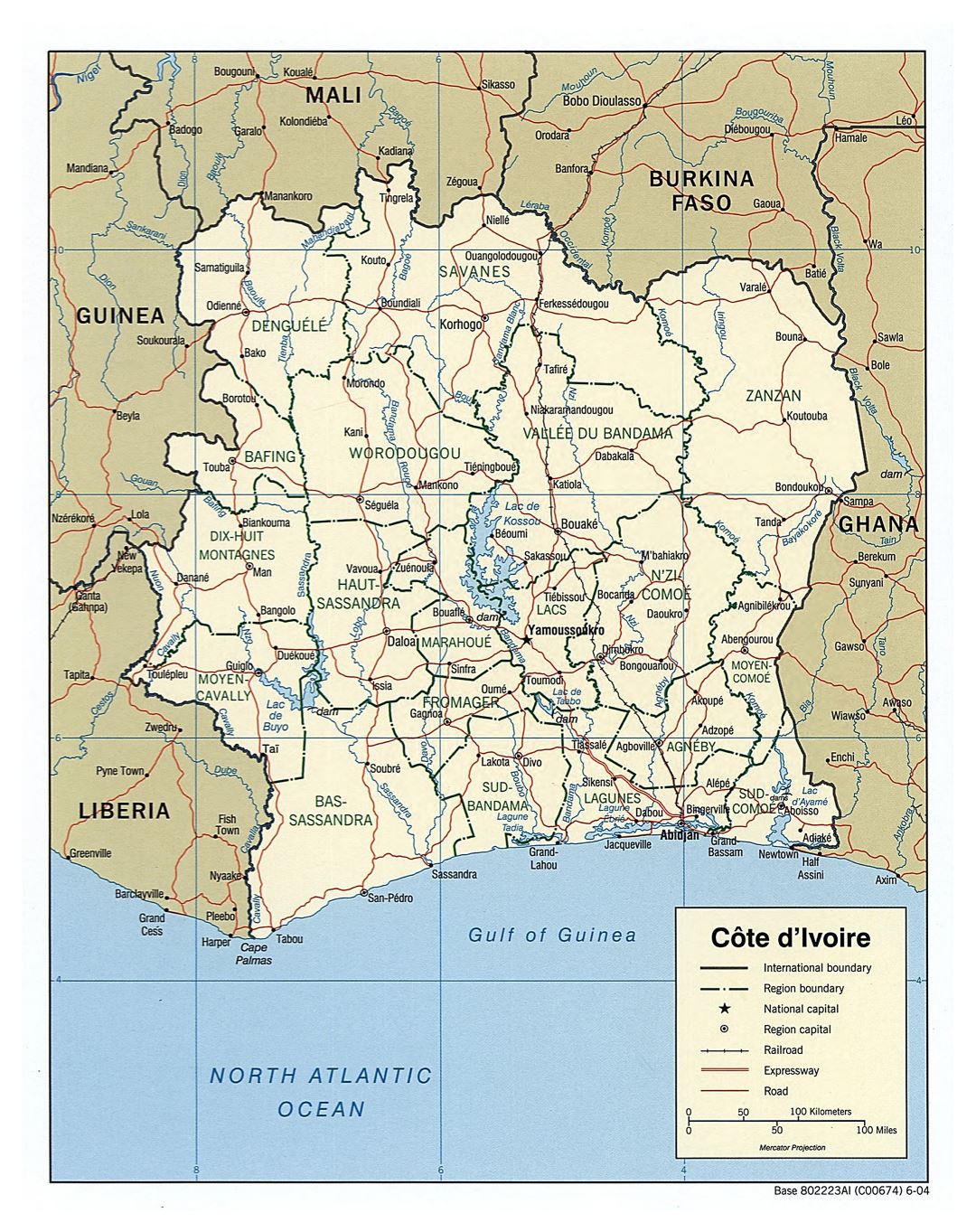 Крупномасштабная политическая и административная карта Кот-д'Ивуара с дорогами, железными дорогами и крупными городами - 2004