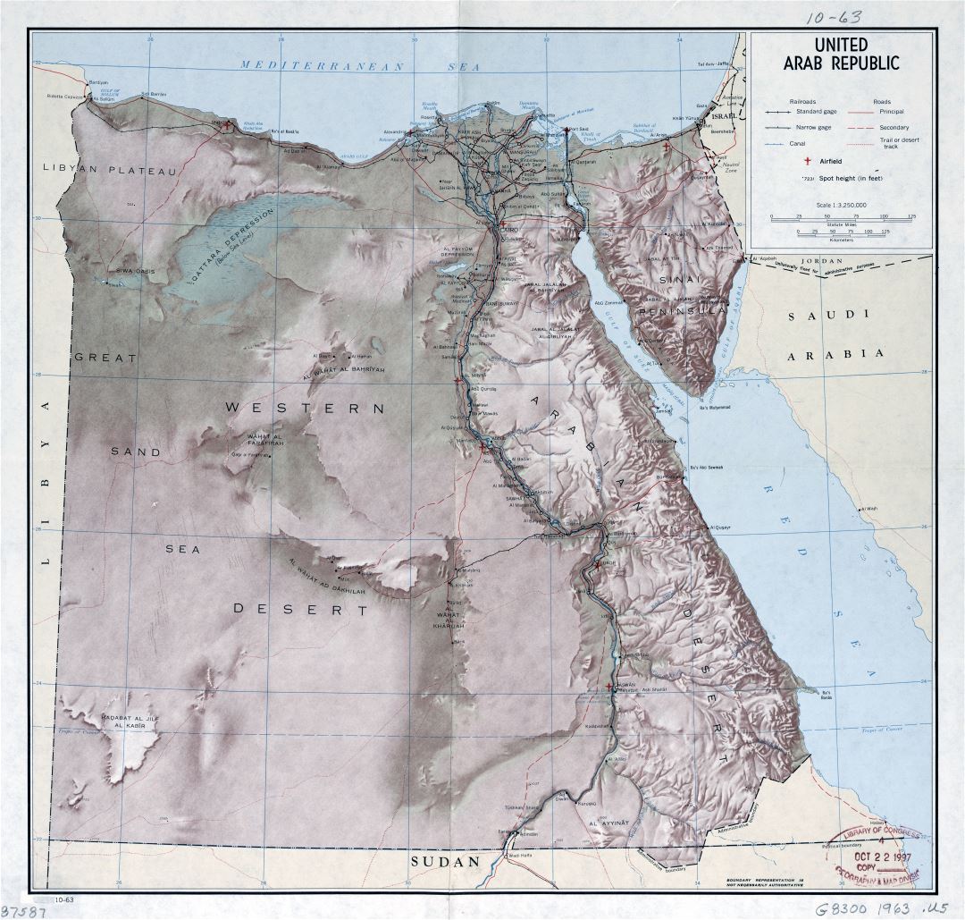 Крупномасштабная политическая карта Объединенной Арабской Республики с рельефом, дорогами, железными дорогами, городами и аэропортами - 1963