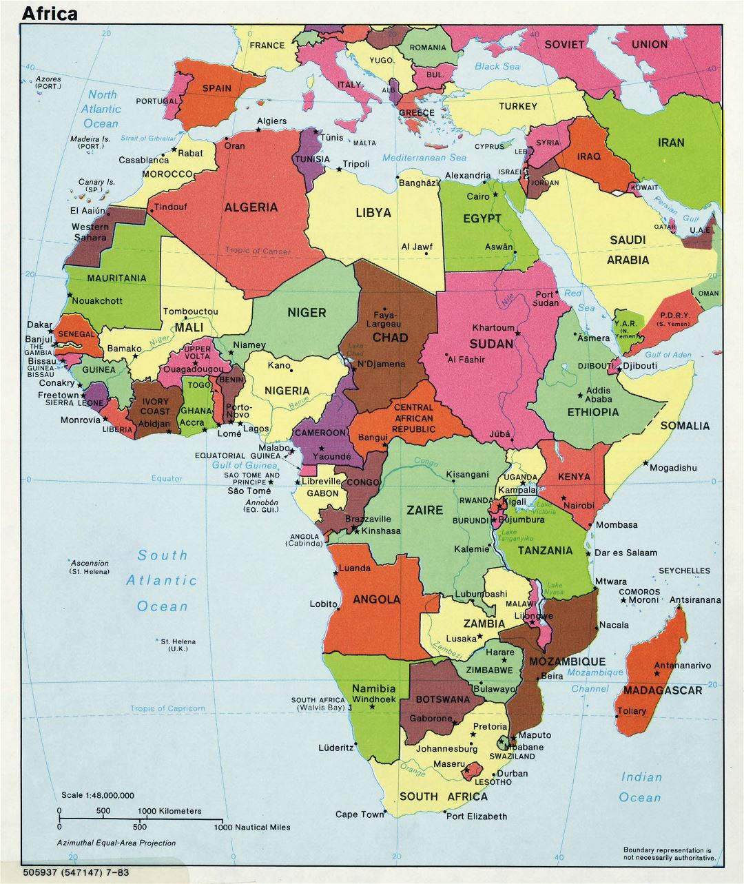 Большая политическая карта Африки с крупными городами и столицами стран - 1983