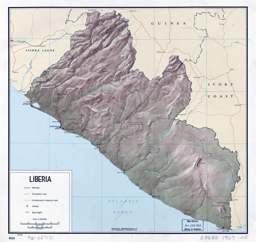 Большая детальная политическая карта Либерии с рельефом, дорогами, крупными городми и аэропортами - 1963