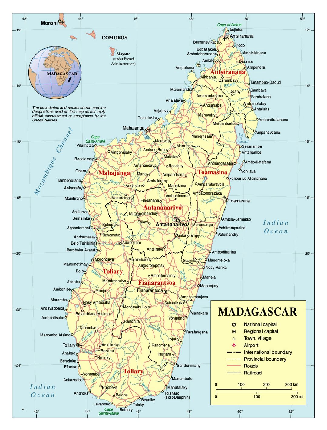 Детальная политическая и административная карта Мадагаскара с дорогами, железными дорогами, городами и аэропортами
