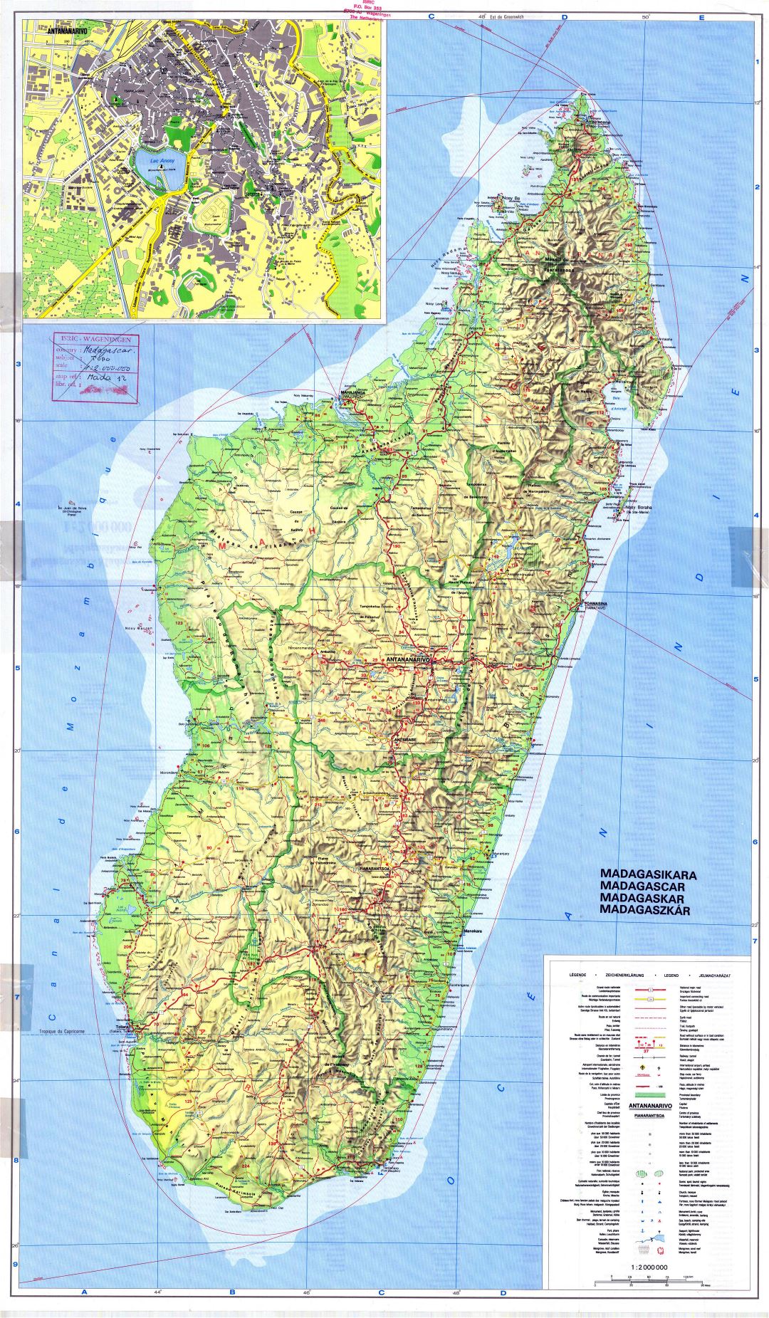 Крупномасштабная топографическая карта Мадагаскара со всеми дорогами, городами, морскими портами, аэропортами и другими пометками