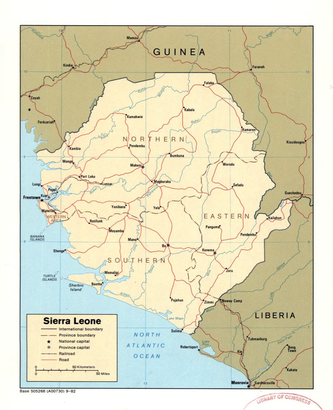 Большая детальная политическая и административная карта Сьерра-Леоне с дорогами, железными дорогами и крупными городами - 1982