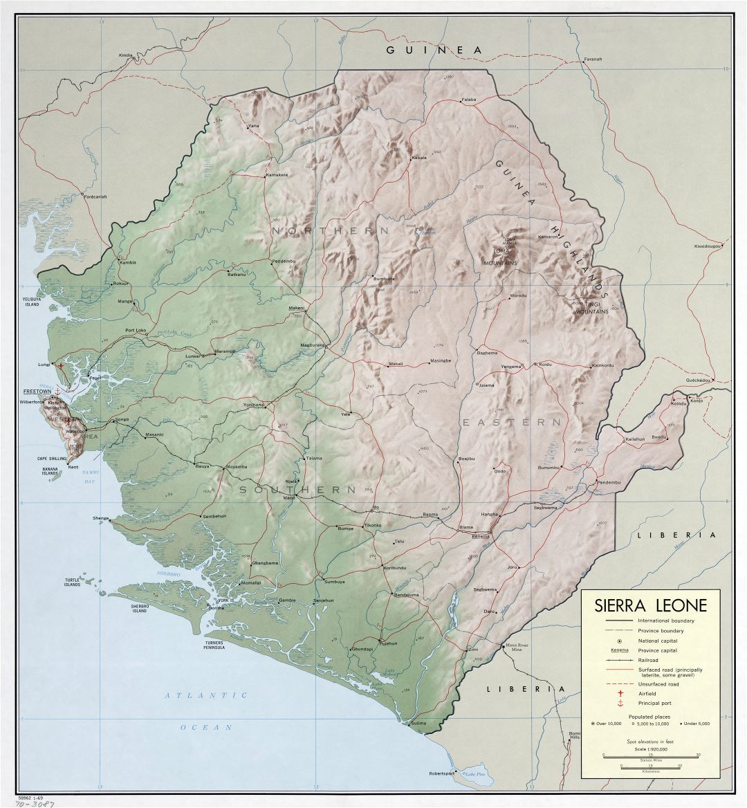 Крупномасштабная детальная политическая и административная карта Сьерра-Леоне с рельефом, дорогами, железными дорогами, городами, портами и аэропортами - 1969
