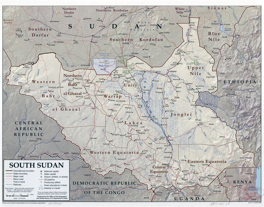 Крупномасштабная детальная политическая и административная карта Южного Судана с рельефом, дорогами, железными дорогами, городами, аэропортами и другими пометками - 2011