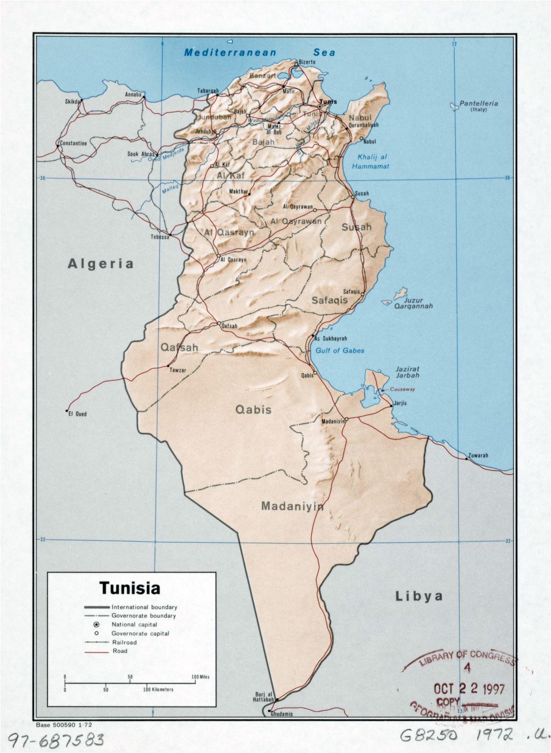 Большая детальная политическая и административная карта Туниса с рельефом, дорогами, железными дорогами и крупными городами - 1972