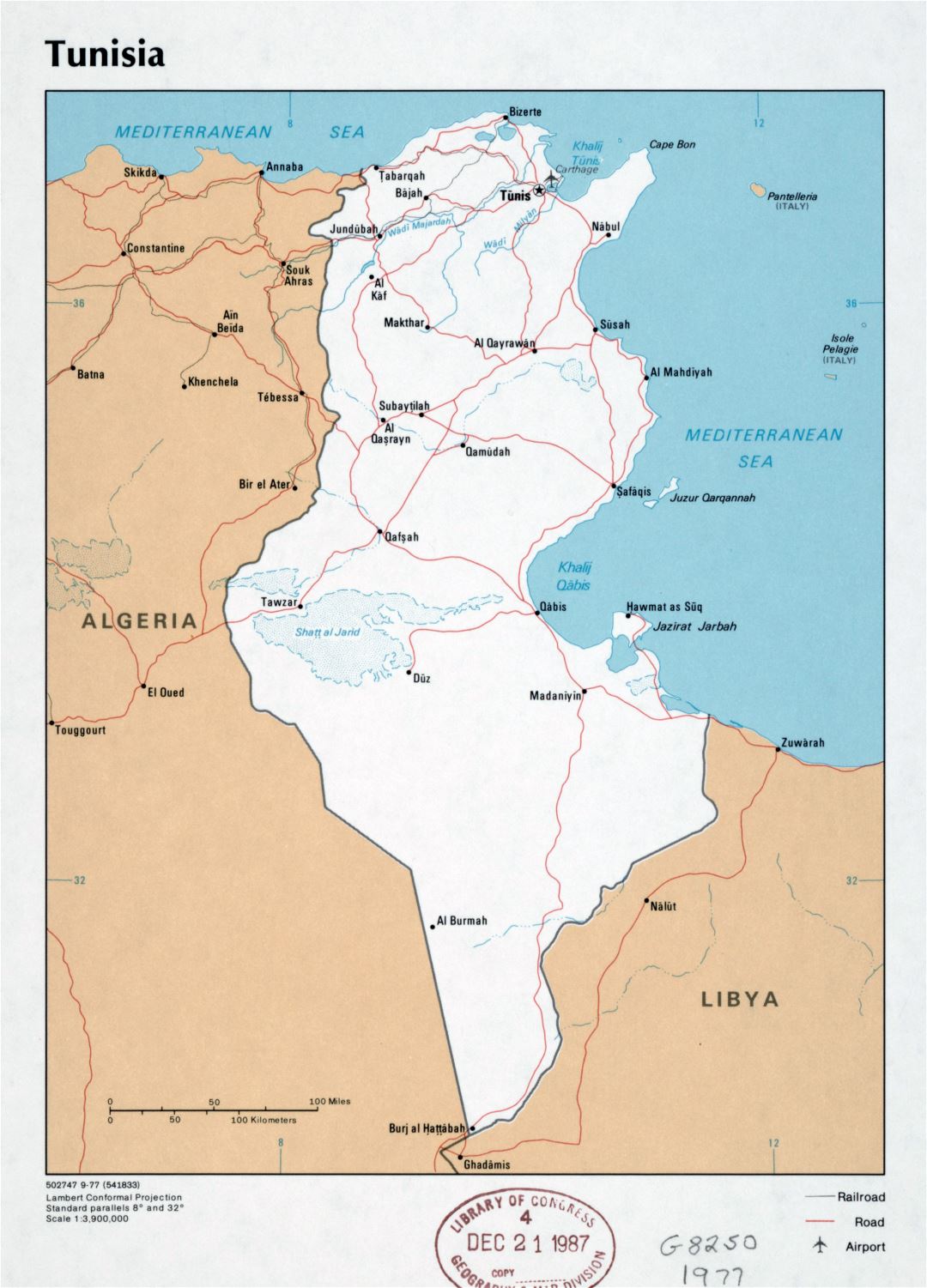 Большая детальная политическая карта Туниса с дорогами, железными дорогами, крупными городами и аэропортами - 1977