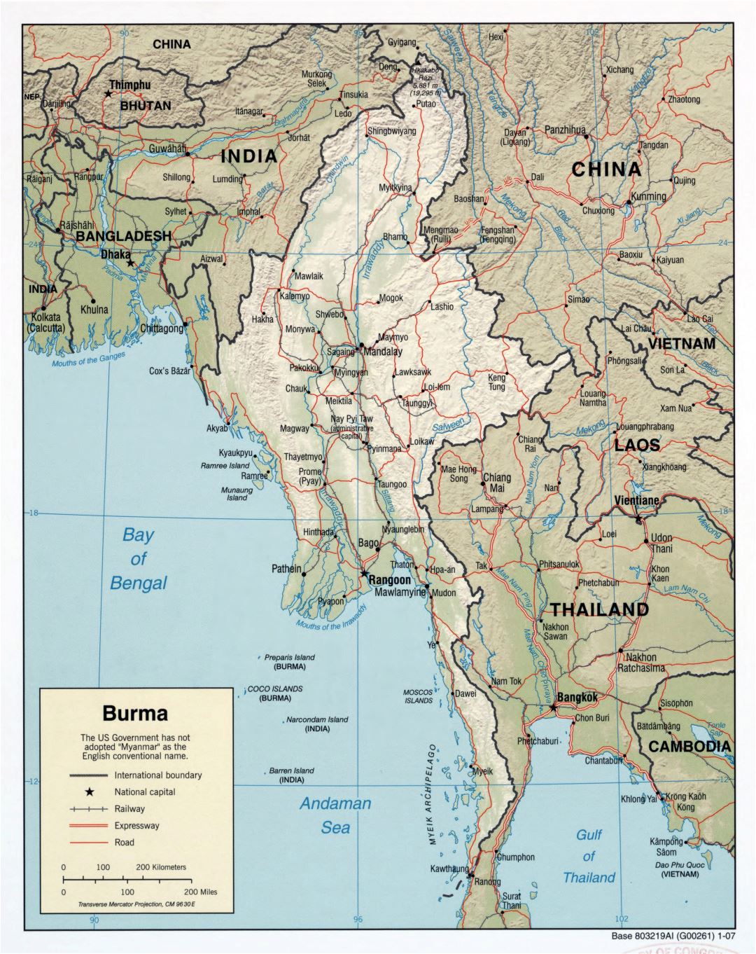 Крупномасштабная политическая карта Бирмы (Мьянма) с рельефом, дорогами, железными дорогами и крупными городами - 2007