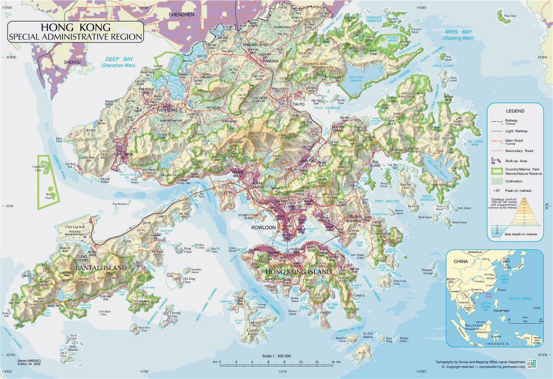 Большая физическая карта Гонконга с дорогами, железными дорогами, рельефами и парками