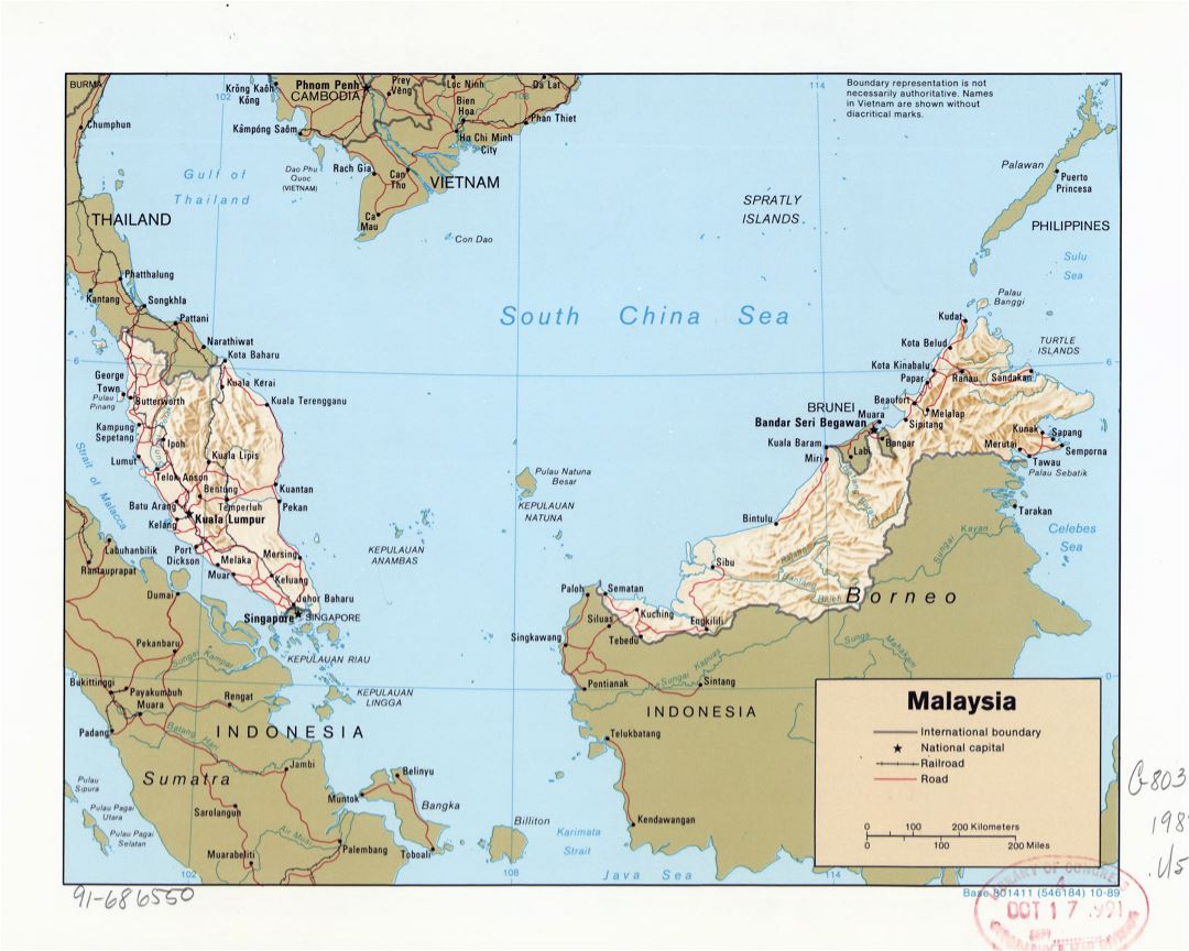Большая детальная политическая карта Малайзии с рельефом, дорогами, железными дорогами и крупными городами - 1989