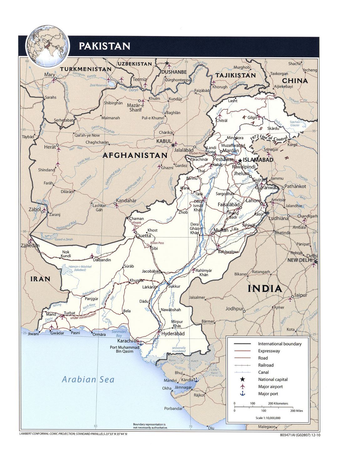 Детальная политическая карта Пакистана с дорогами, железными дорогами, крупными городами, аэропортами, портами и другими пометками - 2010