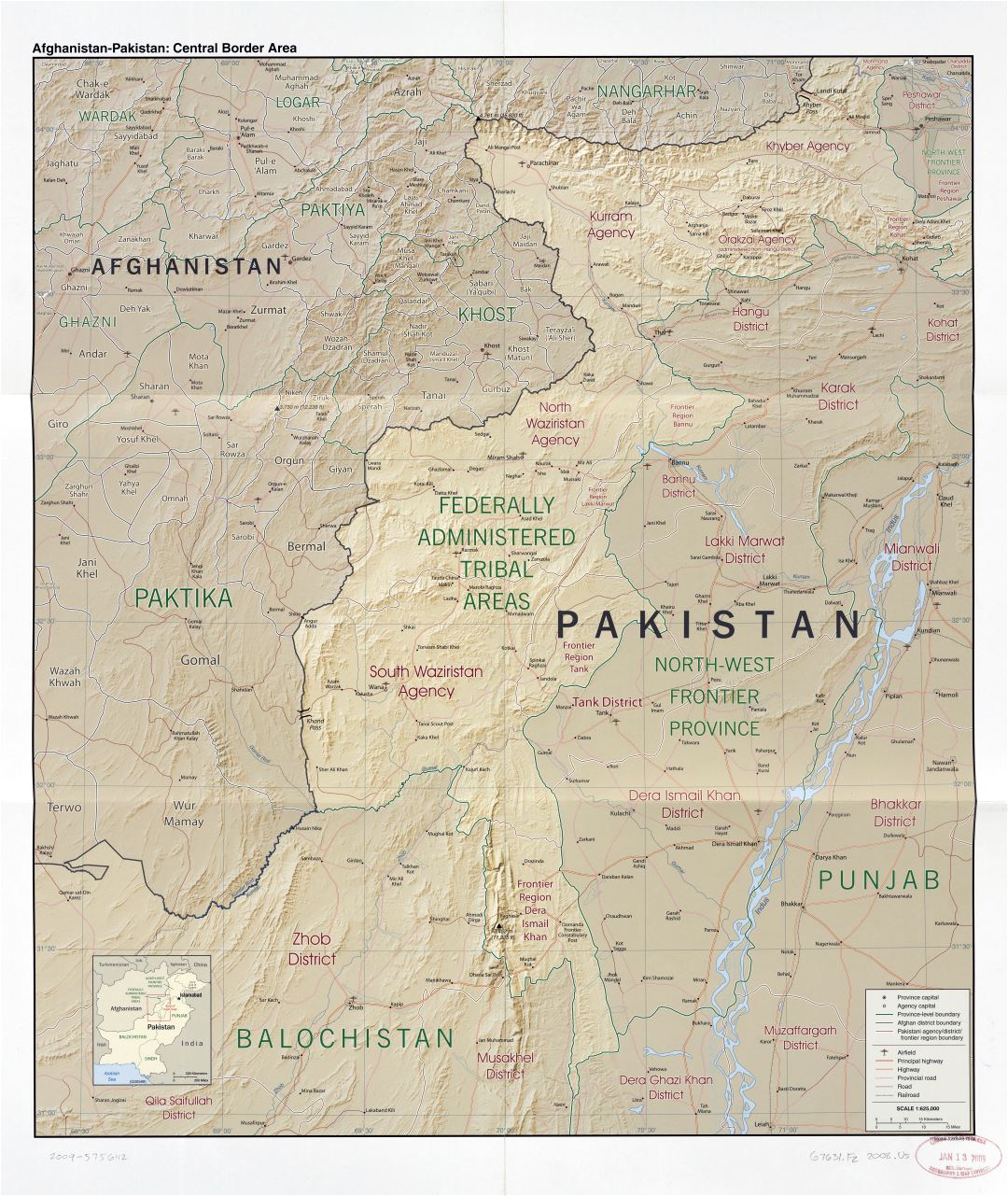 Крупномасштабная детальная карта центральной границы Афганистана и Пакистана с рельефом, административными делениями, дорогами, железными дорогами, аэродромами и городами - 2008
