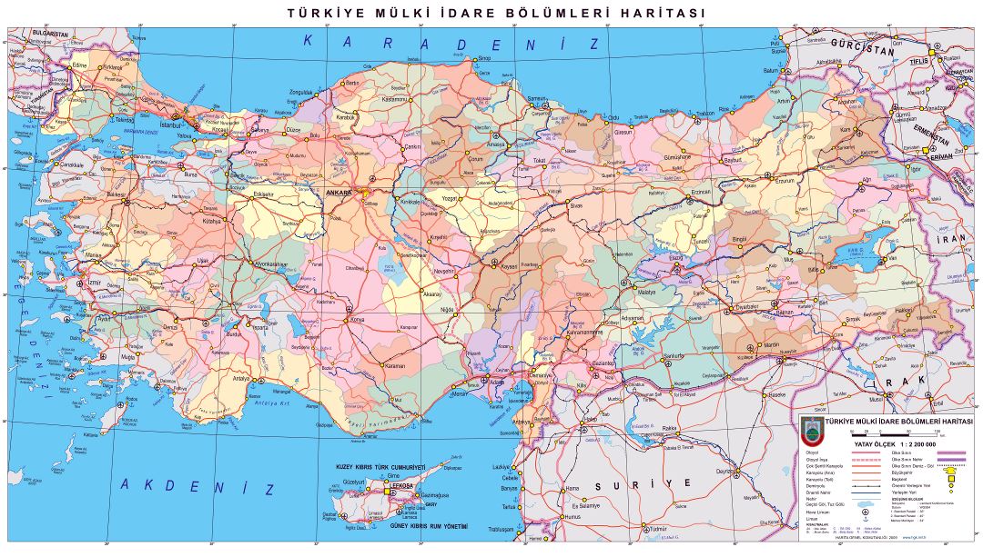 В высоком разрешении детальная политическая и административная карта Турции с дорогами, железными дорогами, городами, аэропортами и портами на турецком языке