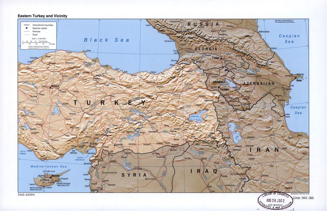Большая детальная политическая карта Восточной Турции и окрестностей с рельефом, дорогами, железными дорогами и городами - 2002