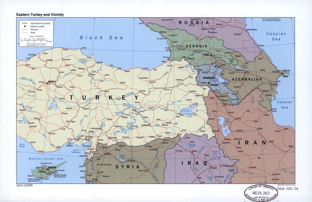 Большая детальная политическая карта Восточной Турции и окрестностей с дорогами, железными дорогами и городами - 2002