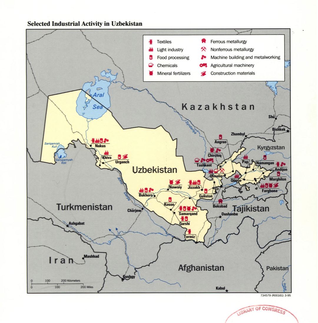 Большая подробная карта выбранной промышленной деятельности Узбекистана - 1995