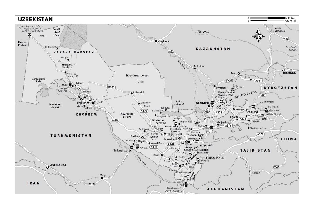 Большая политическая и административная карта Узбекистана с дорогами, железными дорогами, городами и другими пометками