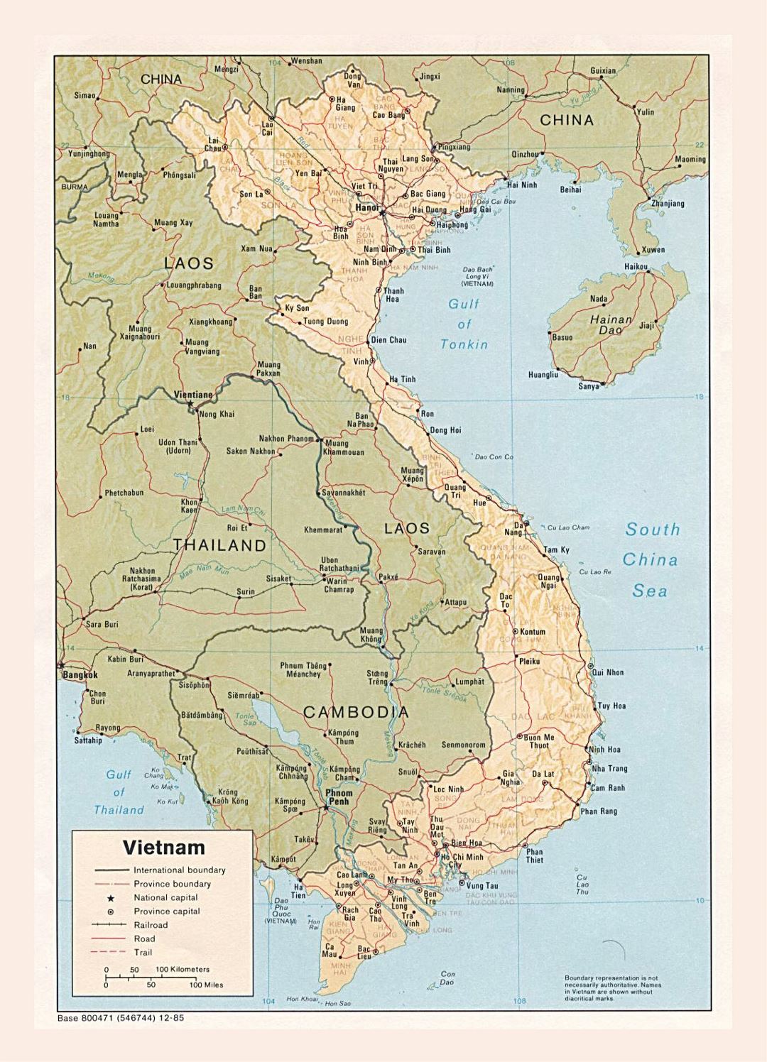 Детальная политическая и административная карта Вьетнама с рельефом, дорогами, железными дорогами и крупными городами - 1985