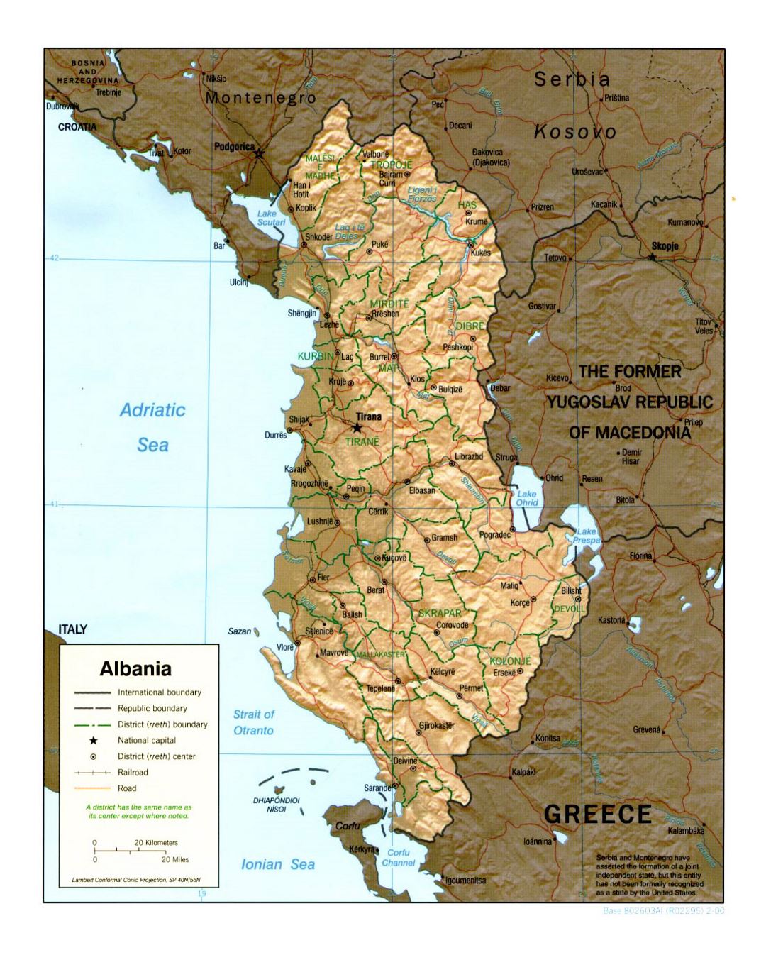 Подробная политическая и административная карта Албании с рельефом - 2000