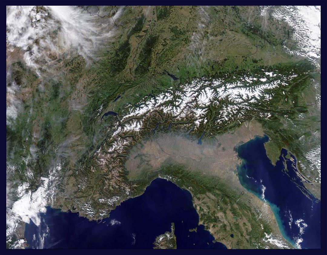 Спутниковая карта (изображение, фото) Альпийских гор