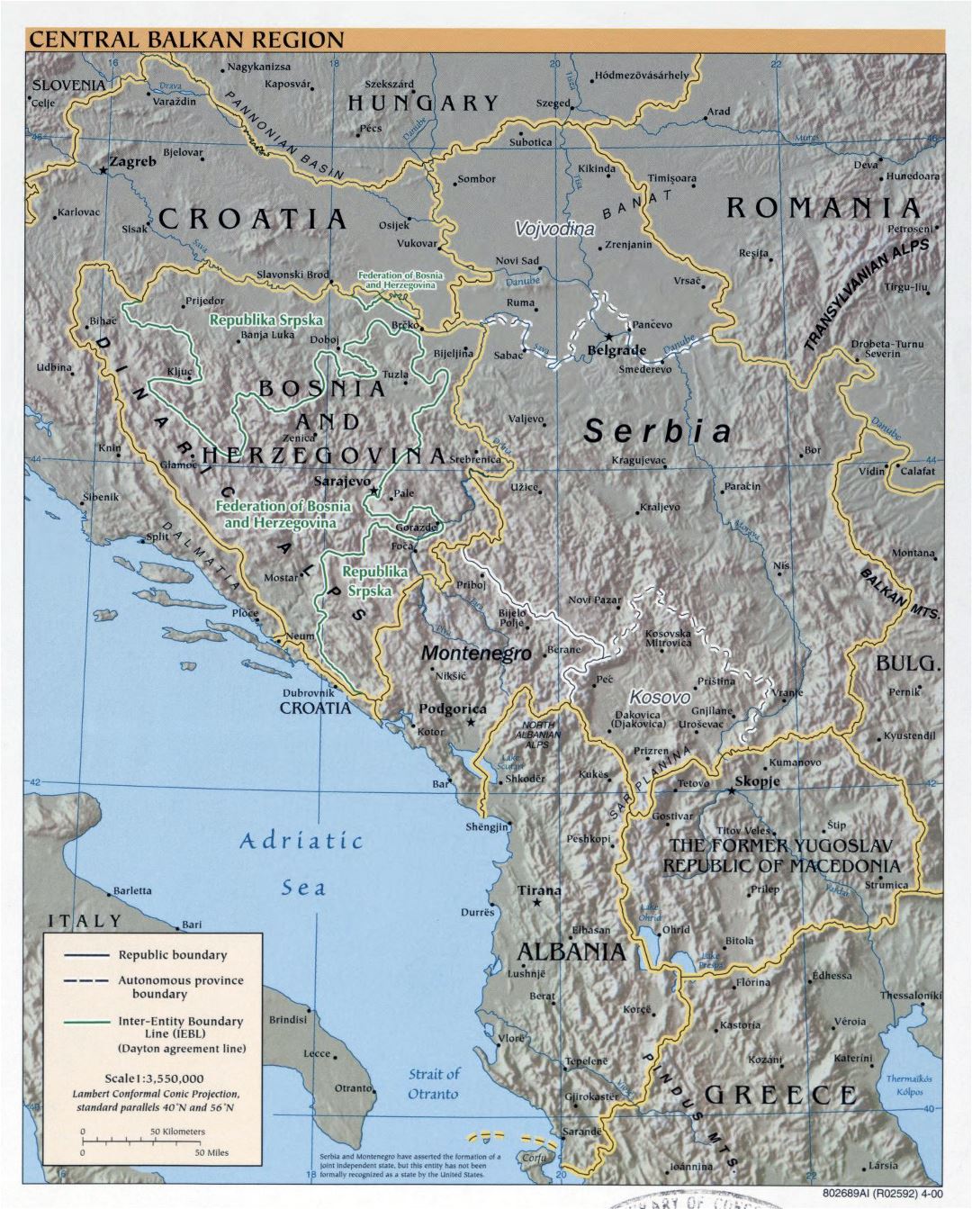 Большая политическая карта Центральных Балкан с рельефом и крупными городами - 2000