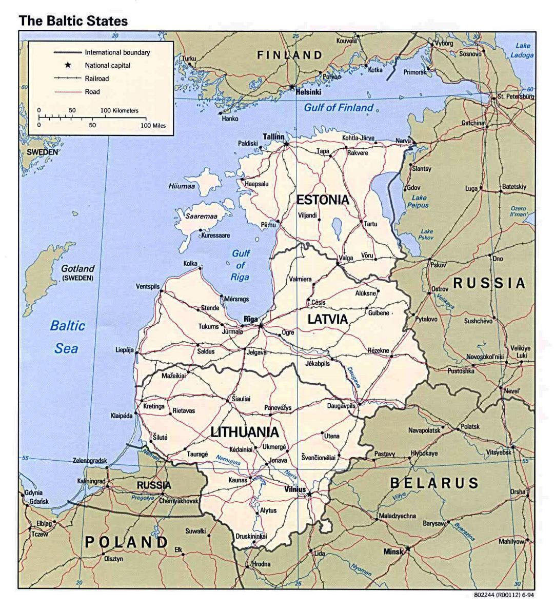 Большая политическая карта стран Балтии с дорогами и крупными городами - 1994