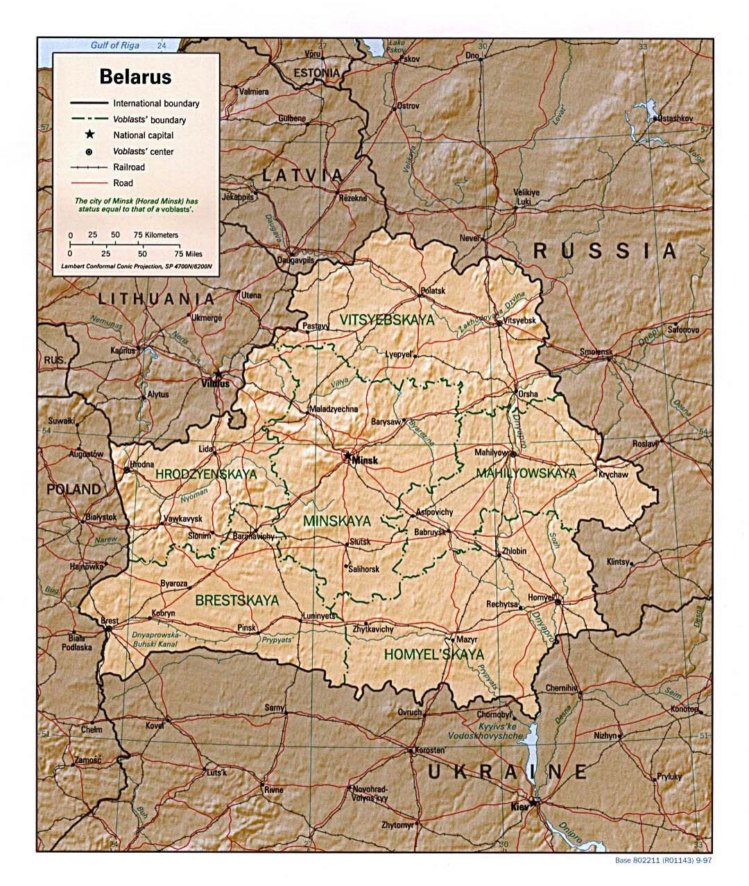 Большая политическая и административная карта Беларуси с рельефом, крупными городами и дорогами - 1997