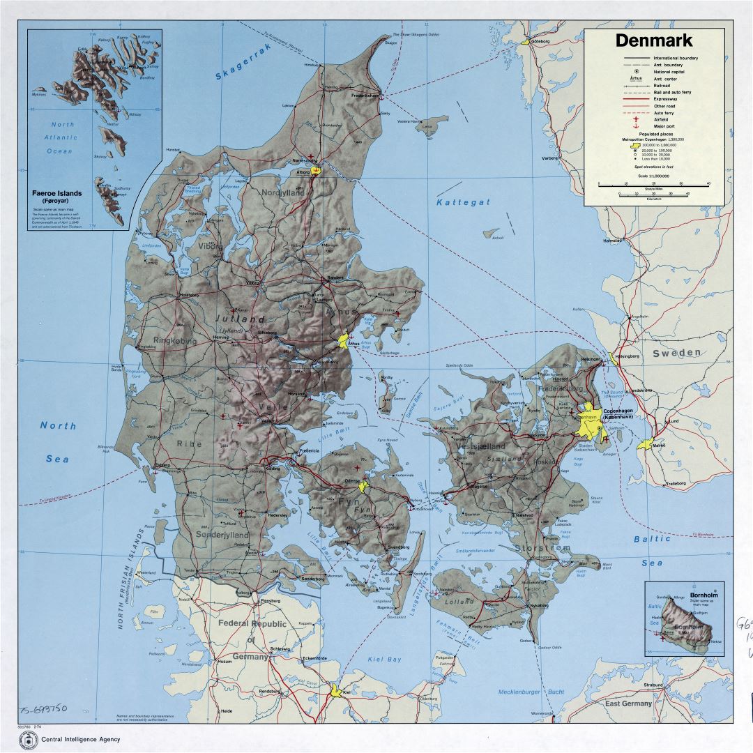 Крупномасштабная политическая и административная карта Дании с рельефом, дорогами, железными дорогами, аэропортами, портами и городами - 1974