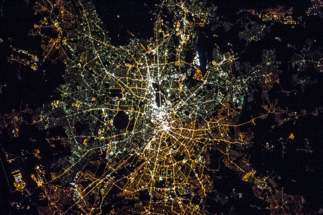 Большая детальная спутниковая карта Берлина ночью