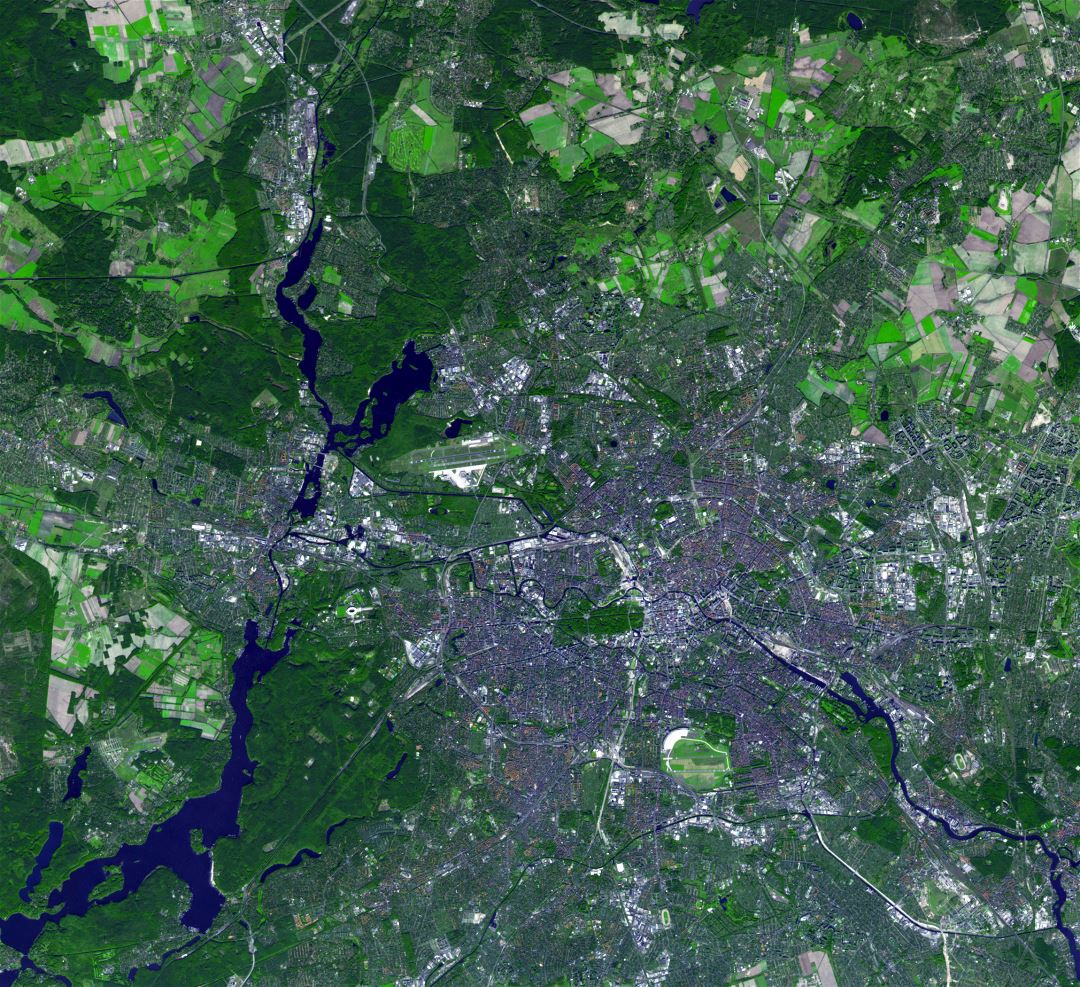 Большая детальная спутниковая карта города Берлина