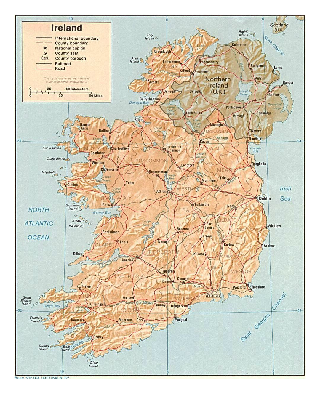 Детальная политическая и административная карта Ирландии с рельефом, дорогами и крупными городами - 1982