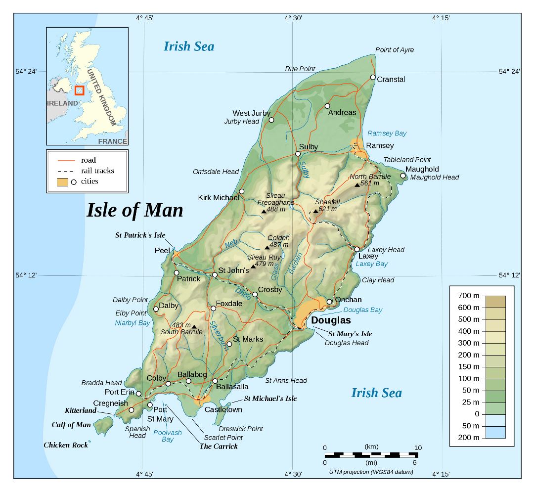 Большая детальная физическая карта острова Мэн с дорогами и городами