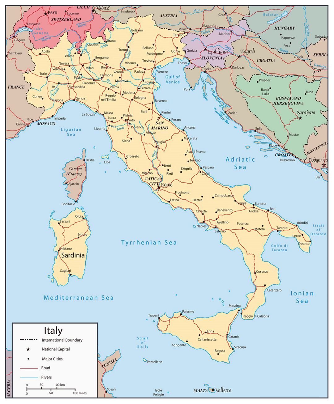 Детальная политическая карта Италии с дорогами, реками и крупными городами