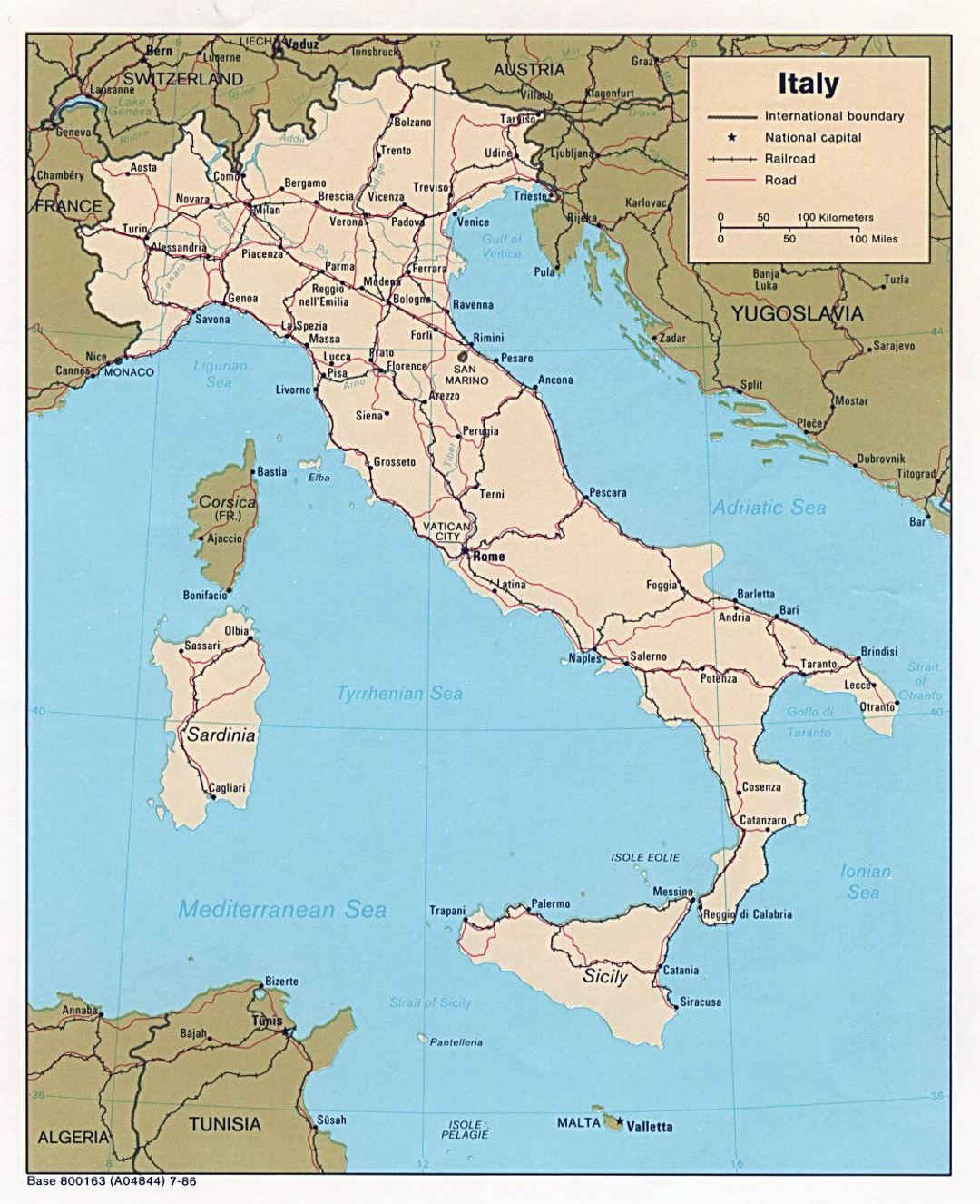 Большая политическая карта Италии с дорогами, железными дорогами и крупными городами - 1986