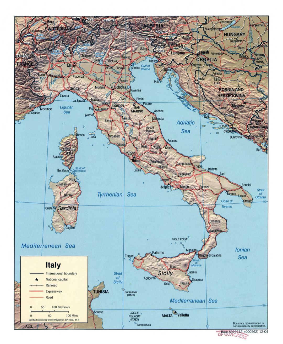 Крупномасштабная политическая карта Италии с рельефом, дорогами, железными дорогами и крупными городами - 2004
