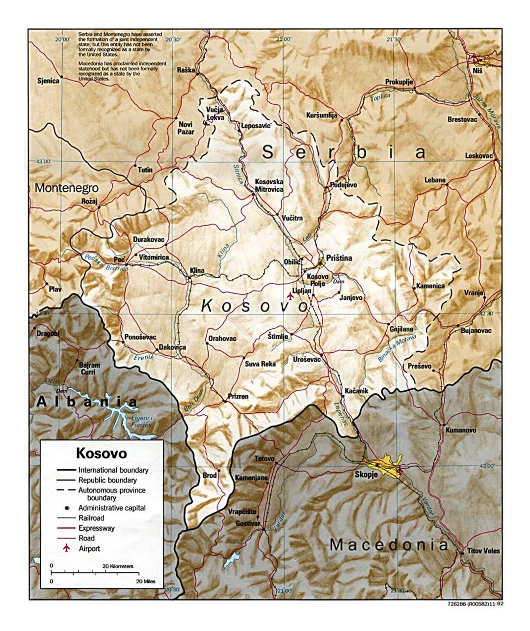 Детальная политическая карта Косово с рельефом, дорогами, железными дорогами, городами и аэропортами - 1999