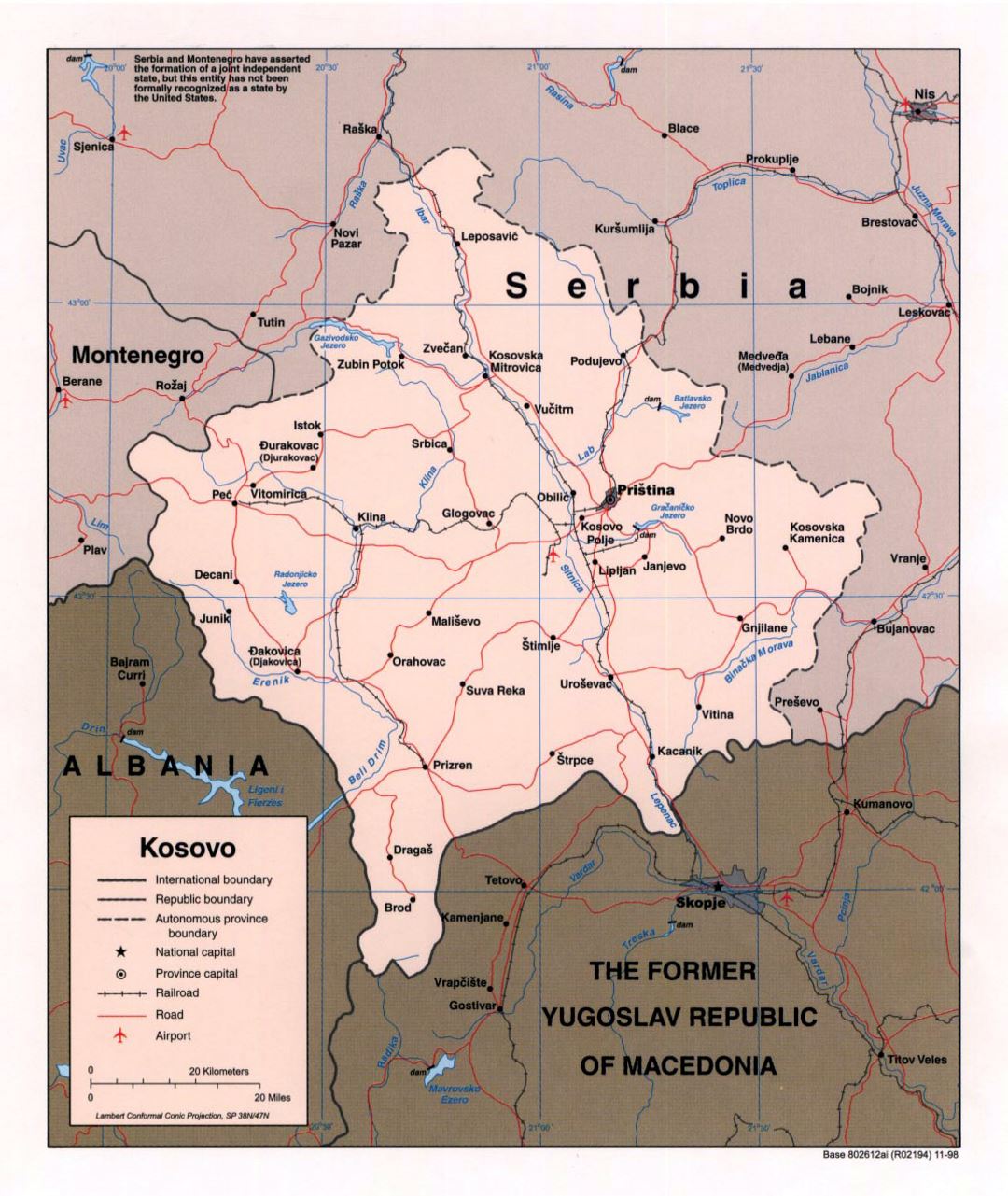 Детальная политическая карта Косово с дорогами, железными дорогами, крупными городами и аэропортами - 1998
