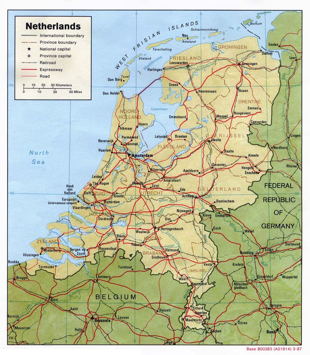 Детальная политическая и административная карта Нидерландов с рельефом, дорогами, железными дорогами и крупными городами - 1987