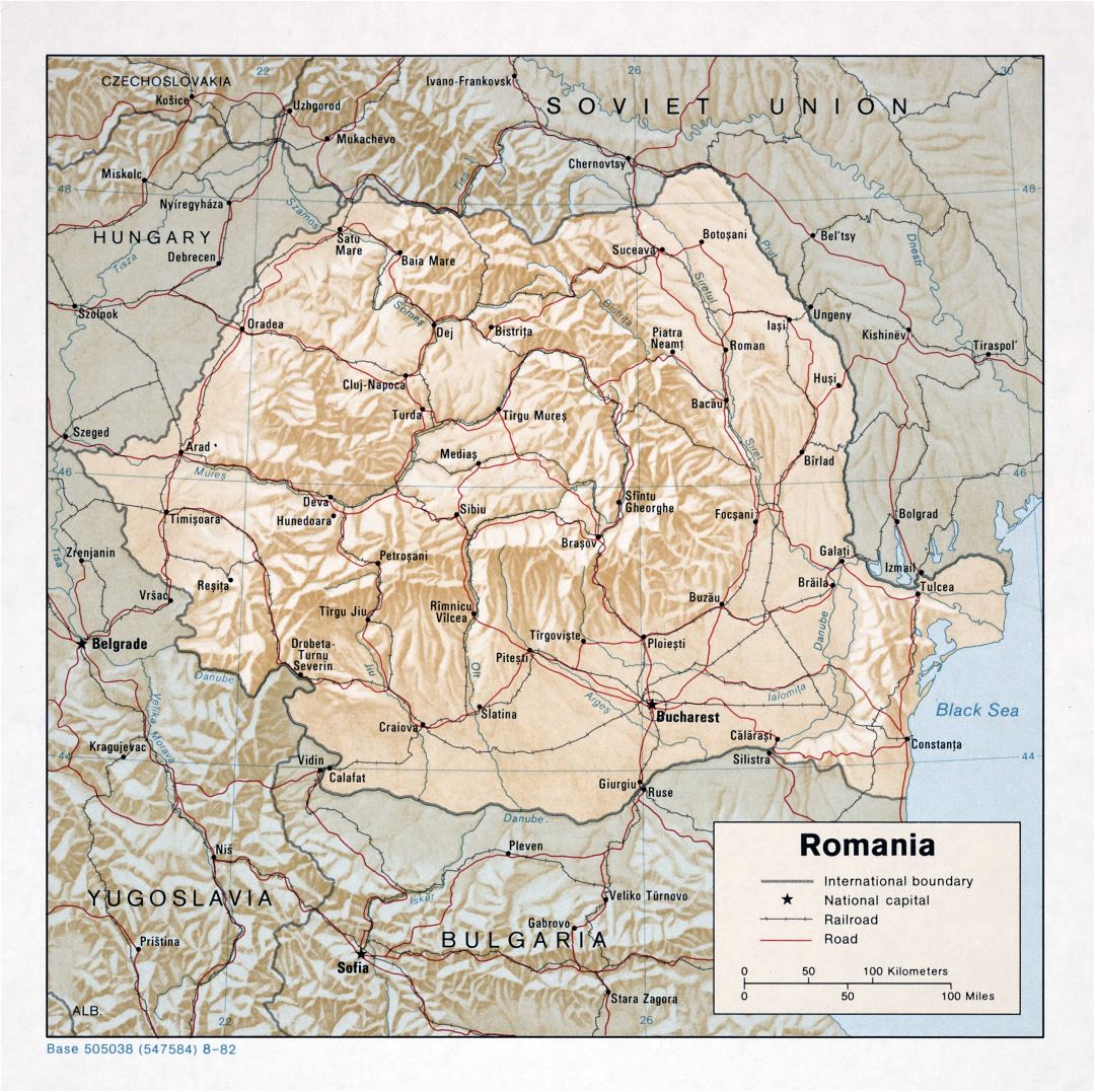 Большая детальная политическая и административная карта Румынии с рельефом, дорогами, железными дорогами и крупными городами - 1982