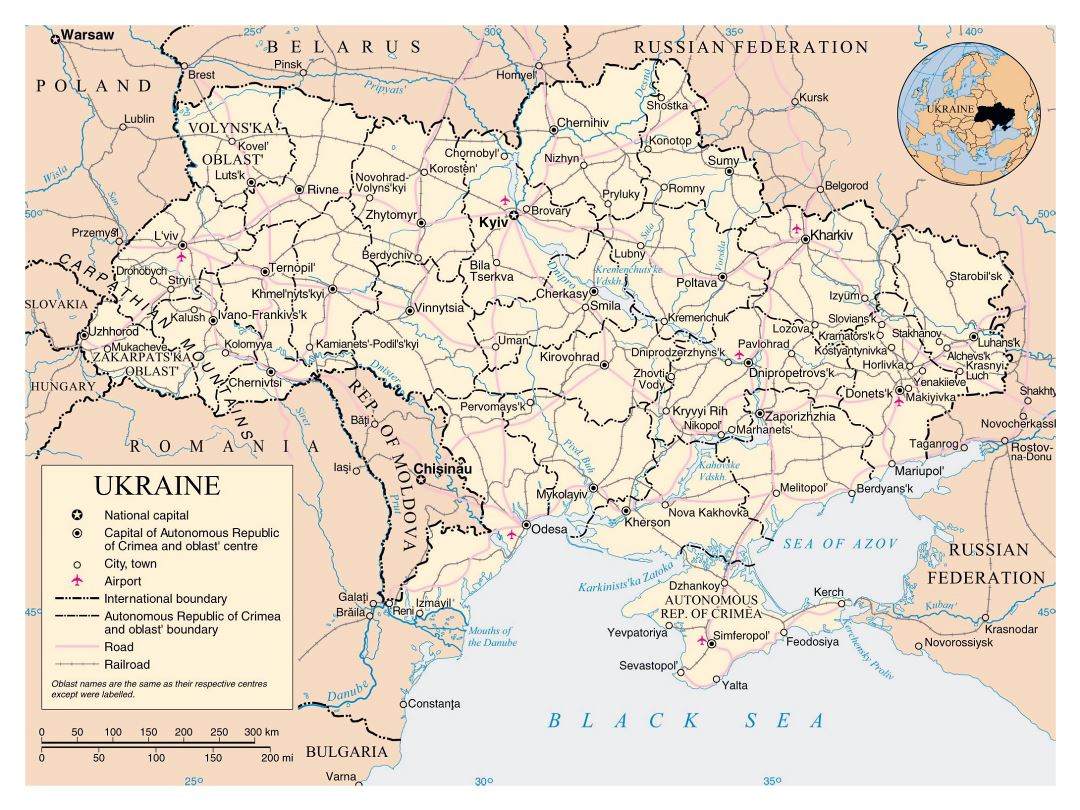 Большая политическая и административная карта Украины с дорогами, железными дорогами, городами и аэропортами