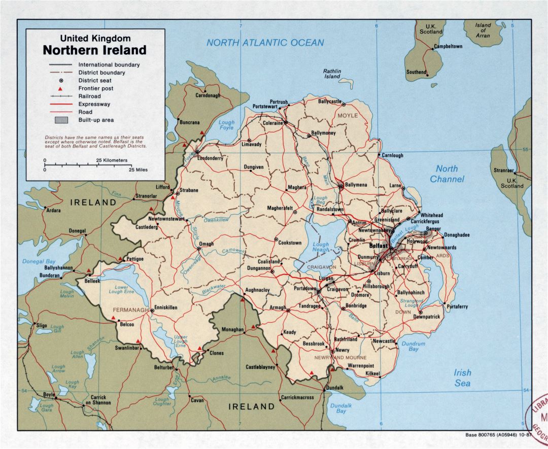 Крупномасштабная политическая и административная карта Северной Ирландии с дорогами, железными дорогами и крупными городами - 1987