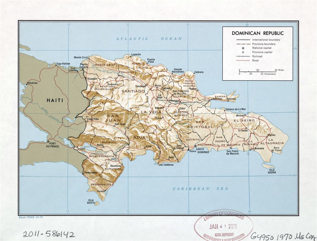 Большая детальная политическая и административная карта Доминиканской Республики с рельефом, дорогами, железными дорогами и крупными городами - 1970