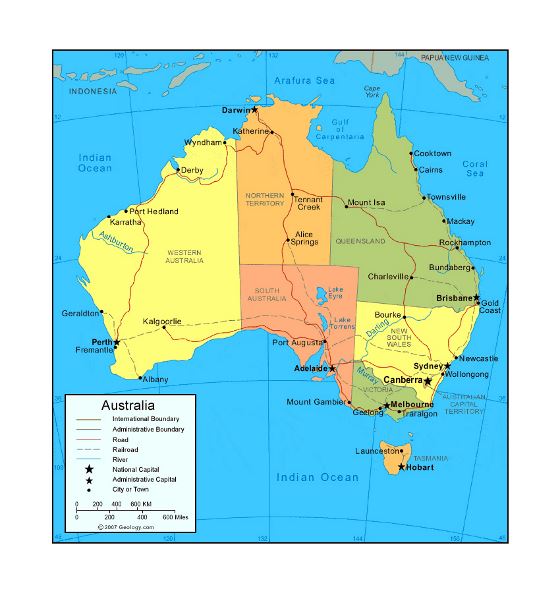 Политическая и административная карта Австралии с дорогами, железными дорогами, реками и крупными городами