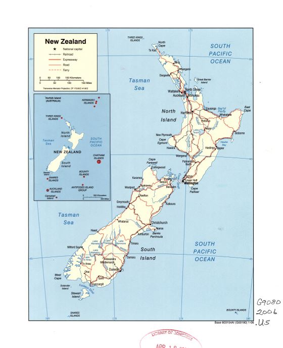 Большая детальная политическая карта Новой Зеландии с пометками дорог, железных дорог и городов - 2006