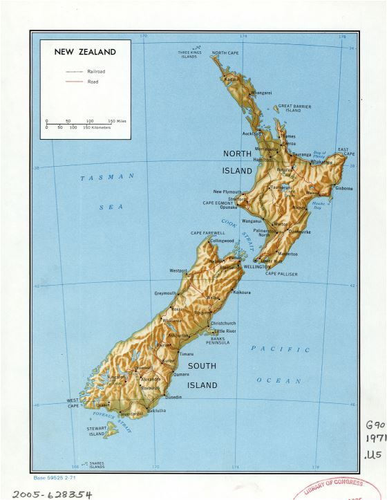 Большая детальная политическая карта Новой Зеландии с рельефом, пометками дорог, железных дорог и городов - 1971