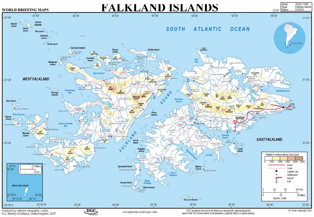 Карта высот Фолклендских островов с городами, дорогами, морскими портами и аэропортами